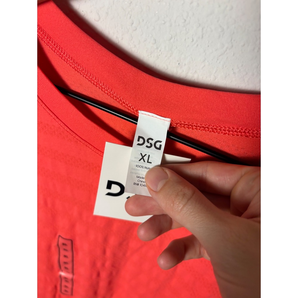 ☀️ DSG Womens XL Short Sleeve Performance T-Shirt Coral Red Mesh Texture - Picture 2 of 4
